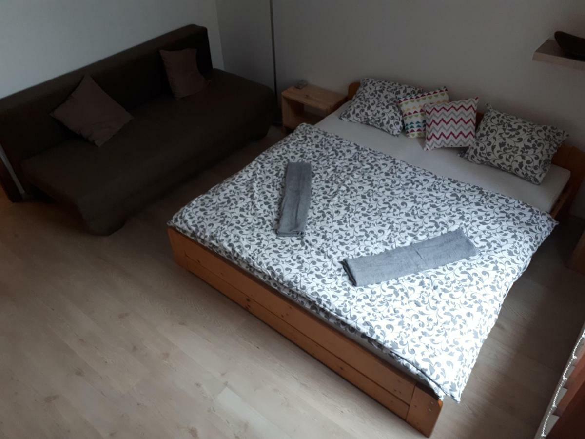 Utulny Apartman V Bratislava 6 Apartment Екстериор снимка