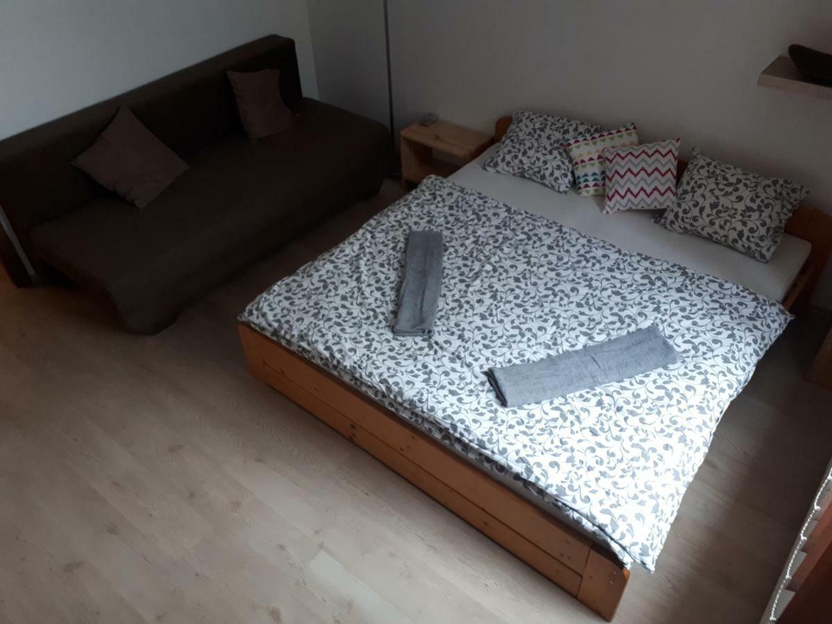 Utulny Apartman V Bratislava 6 Екстериор снимка