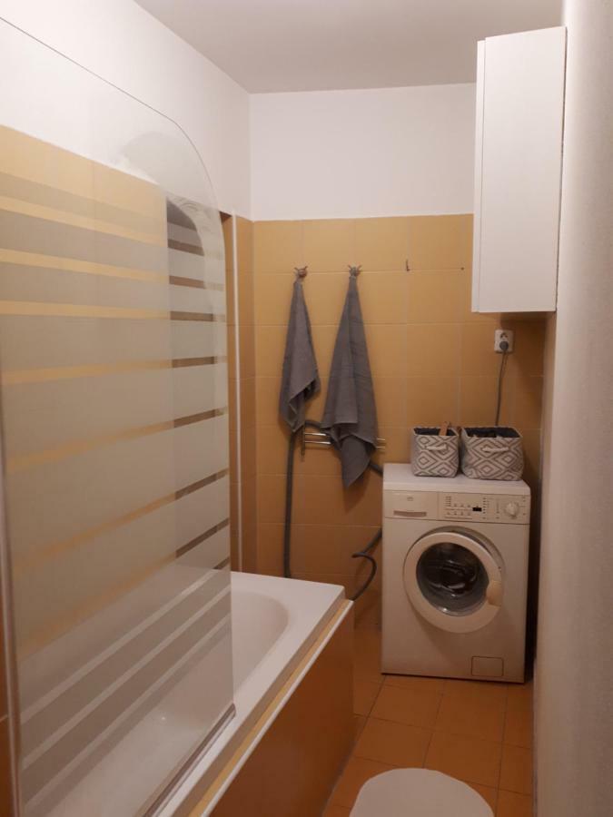 Utulny Apartman V Bratislava 6 Екстериор снимка