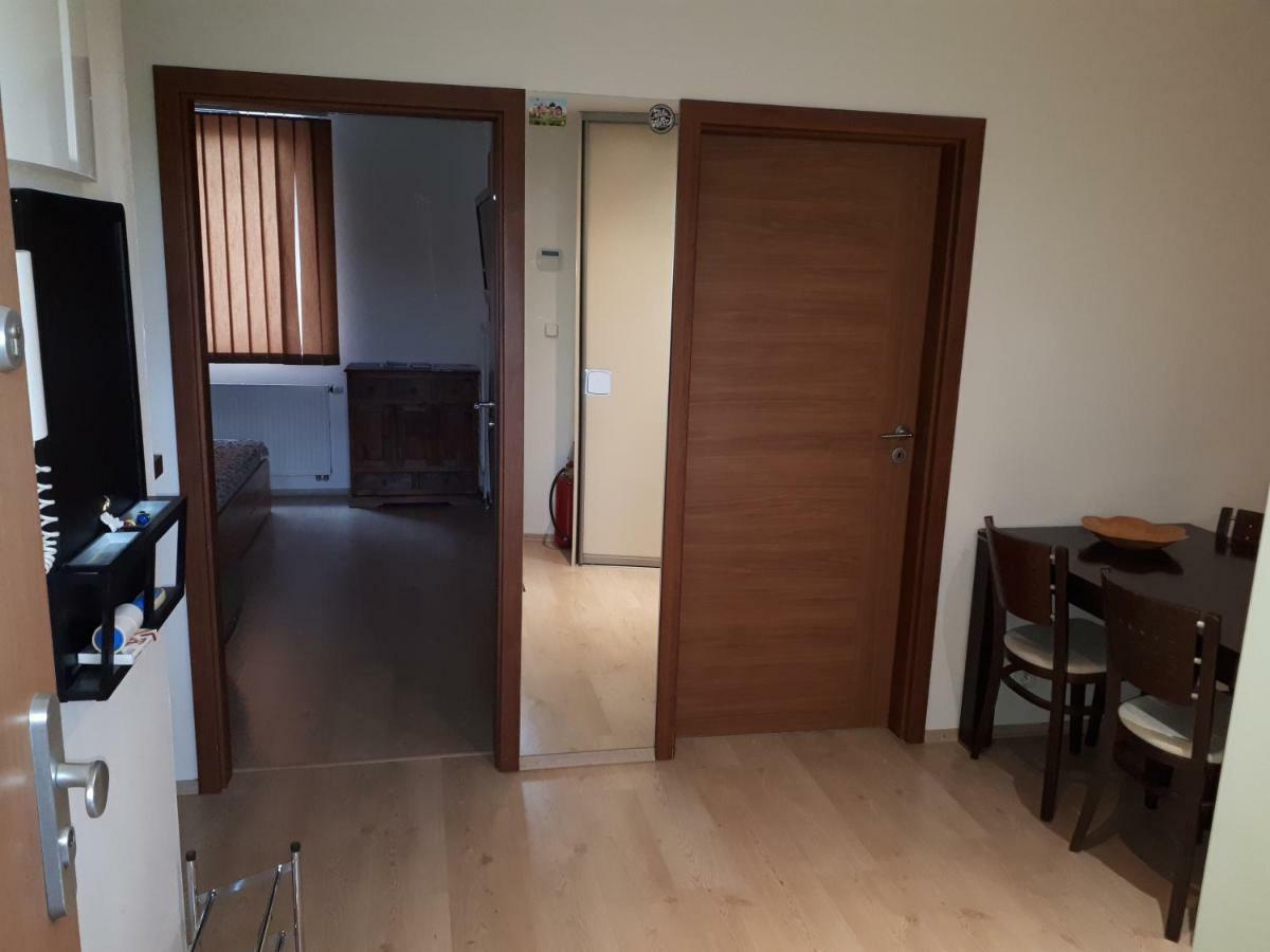 Utulny Apartman V Bratislava 6 Apartment Екстериор снимка